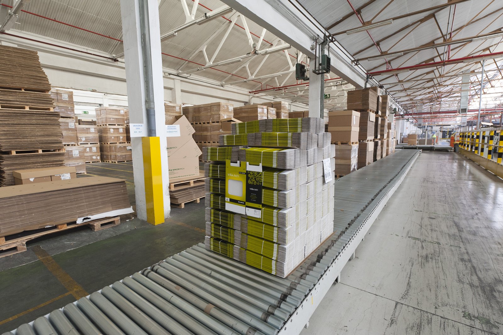 Generic palletised boxes, not IKEA&rsquo;s packing line